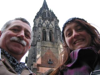 Razem pod ruinami kościoła